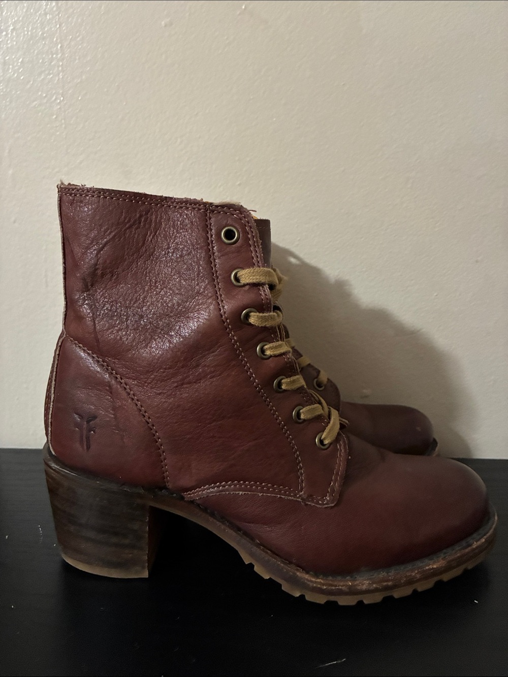 Frye Sabrina 6G boots feature brown oiled leather size 7 good condition